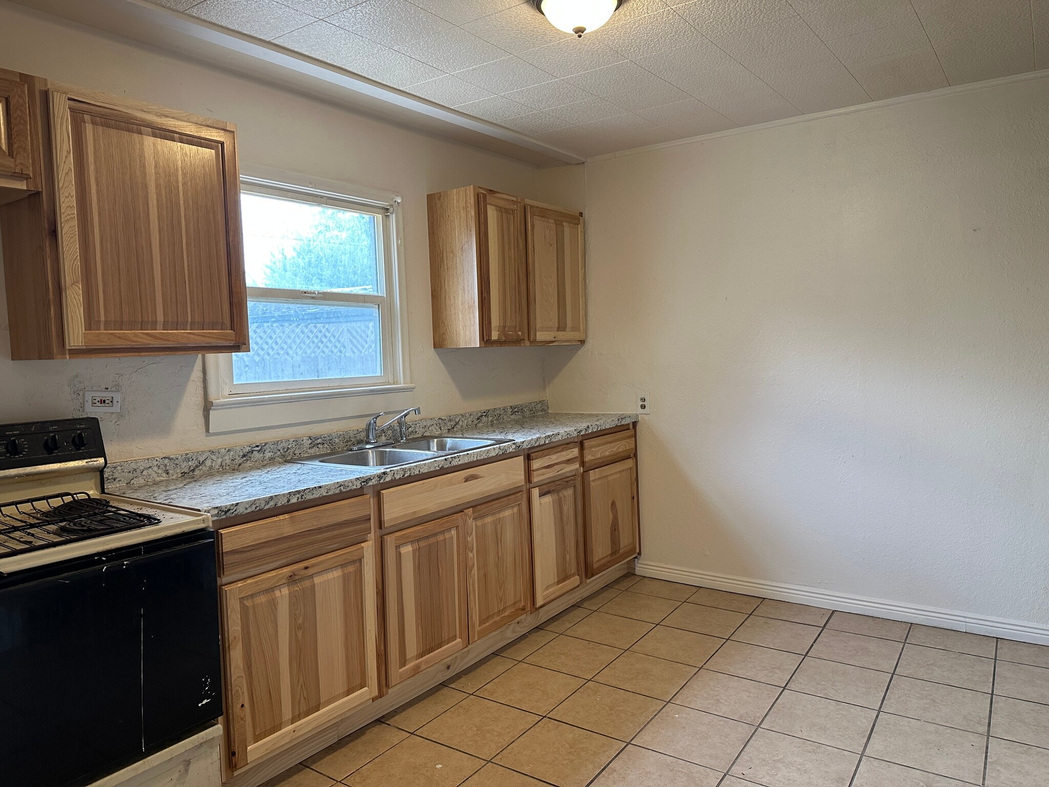 Building Photo - 975 Jones Dr