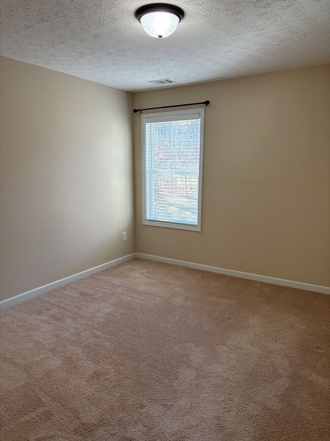 Building Photo - Beautiful Stepless Ranch