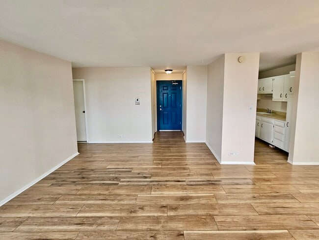 Building Photo - 4300 W Ford City Dr