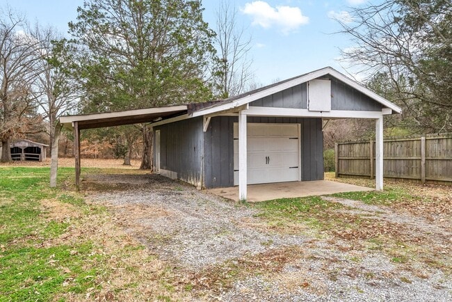 Building Photo - 3 Bedroom Pet Friendly Home For Rent!