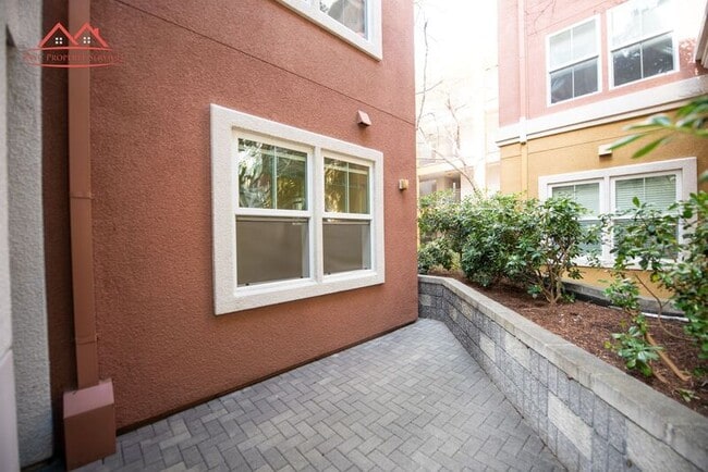 Building Photo - 809 Auzerais Ave