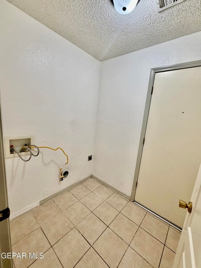 Building Photo - 1468 Plaza Verde Dr