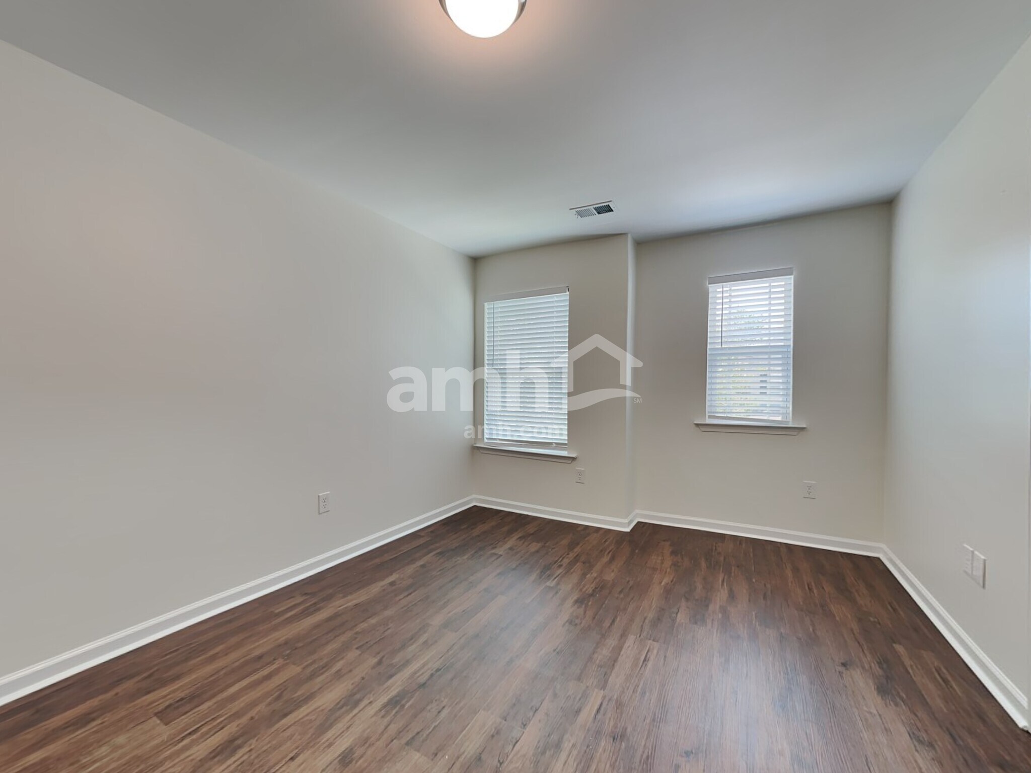 Building Photo - 70 Summer Hill Way