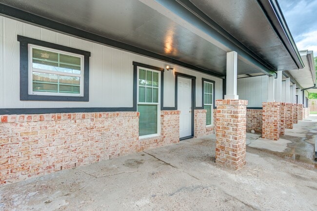 Building Photo - 2127 Maximilian St