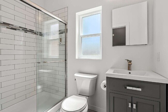 Building Photo - Charming 4-Bedroom Ashland Home with ADU, ...