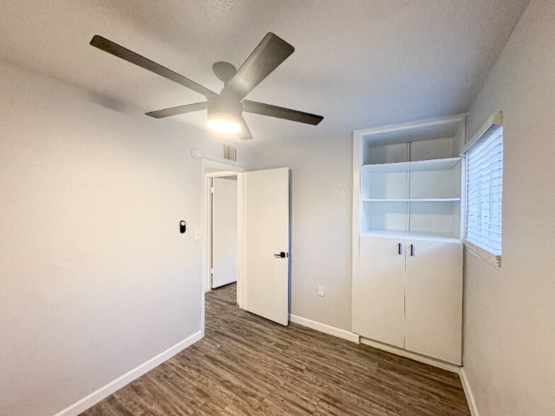 Building Photo - 2222 S Rural Rd