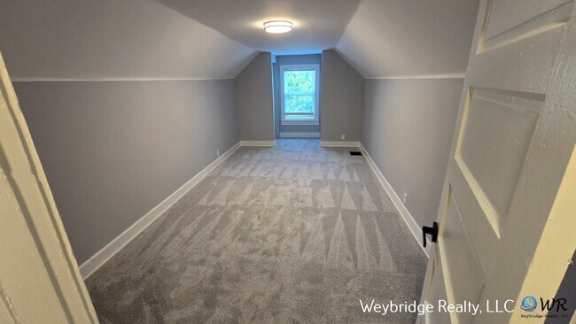 Building Photo - 923 Rogers Pl