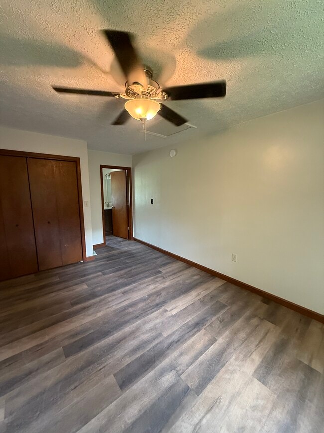 Building Photo - 2025 Millersburg Rd