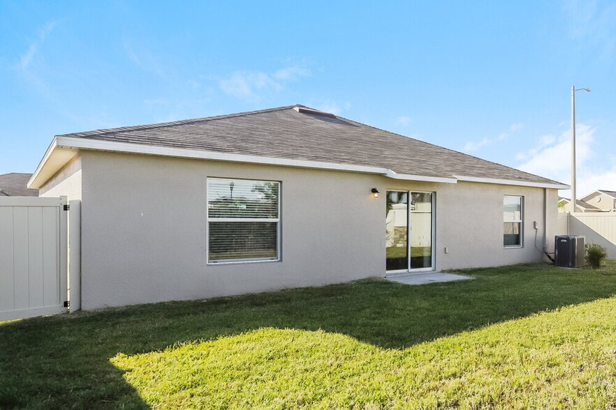 Building Photo - 1637 Climbing Dayflower Dr