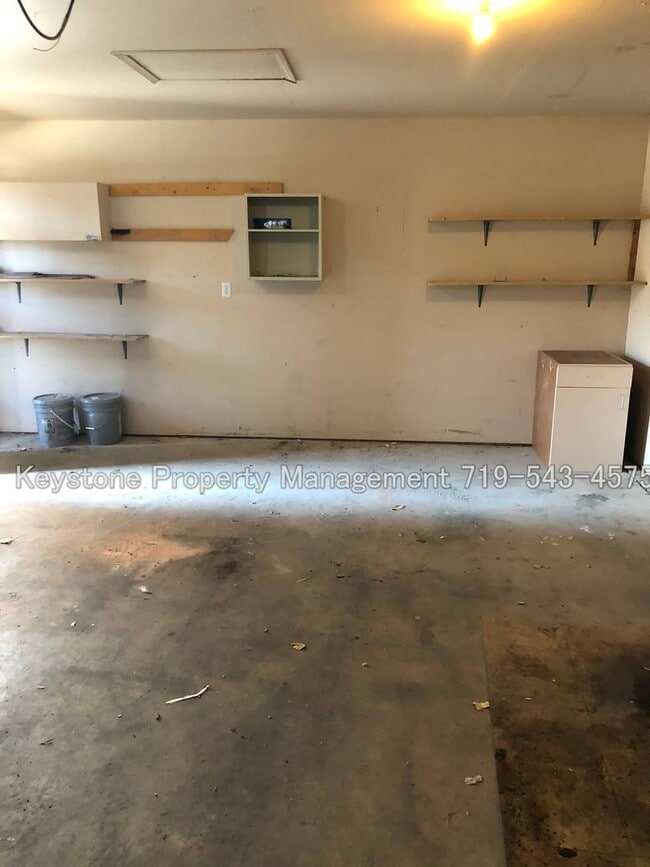 Building Photo - 486 W Bellflower Dr