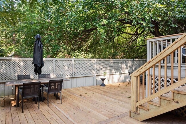 Building Photo - 720 Mollie St SE