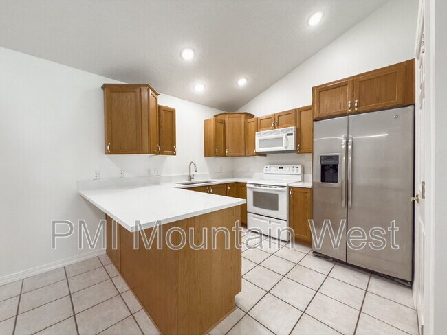 Building Photo - 320 N 500 W