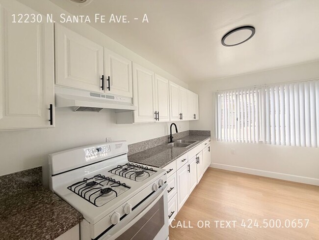 Building Photo - 12230 N Santa Fe Ave