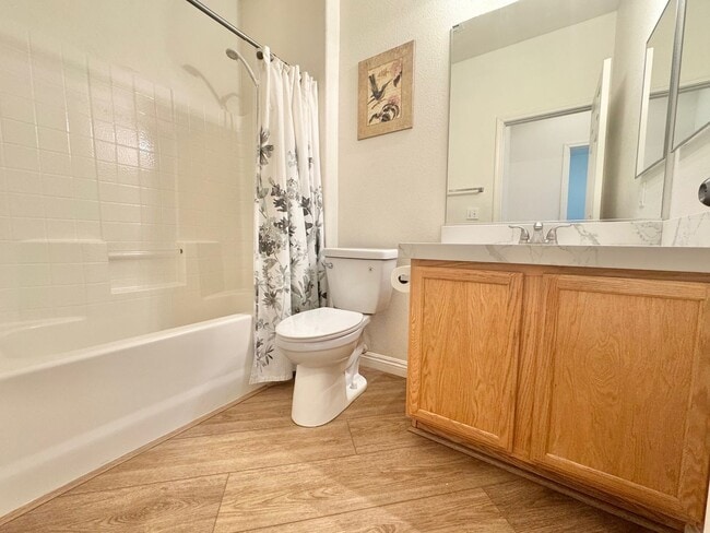 Building Photo - ENJOY THIS STUNNING 3 BEDROOM WITH A TRANQ...