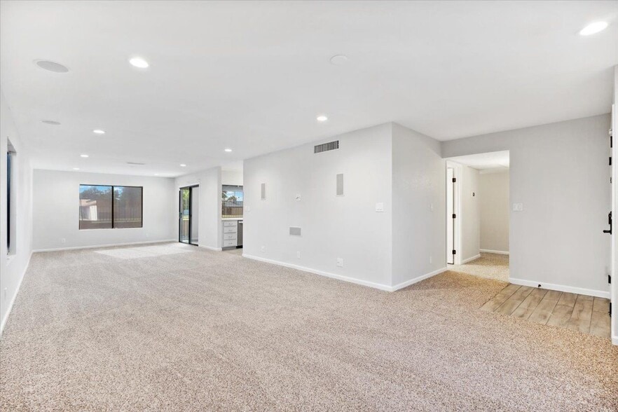 Building Photo - 4903 W Golden Ln