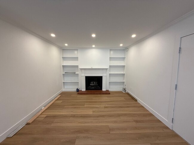 Building Photo - Newly Updated Condo in SLC!