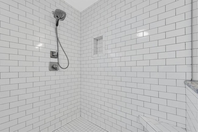 Building Photo - 907 Narcissus Ave