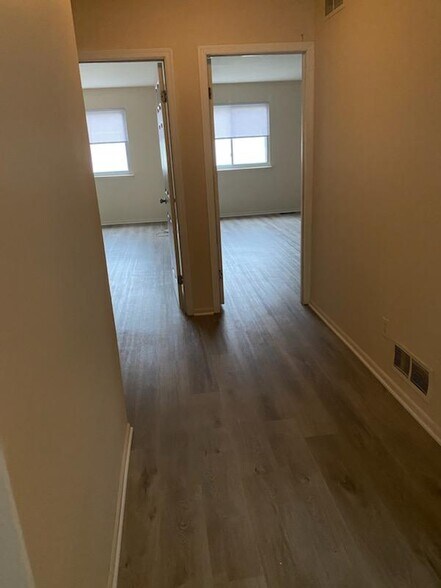 Building Photo - 14 Tarragon Dr