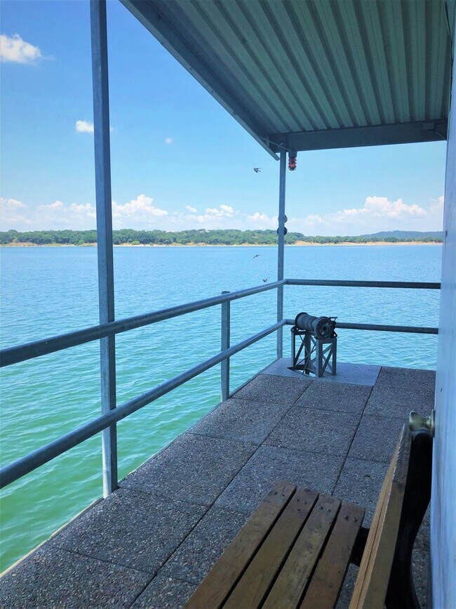 Building Photo - 3 BR/2 BA - 1554 SF Home in LAGO VISTA!!!