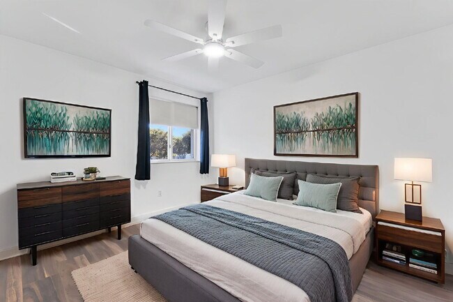 Building Photo - Stunning lakefront townhouse in gated Homestead community.