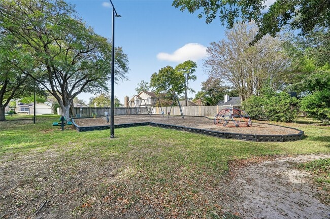 Building Photo - 1631 Bradney Dr