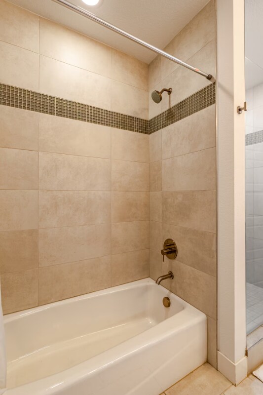 Building Photo - 2824 W Parkside Pl