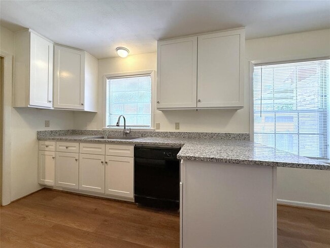 Building Photo - 10607 Clematis Ln