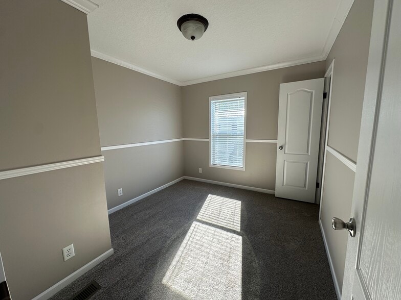 Building Photo - 1629 Jarrard Way