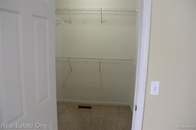 Building Photo - 40690 Bluesprings Ct