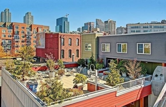 Building Photo - 2440 Western Ave