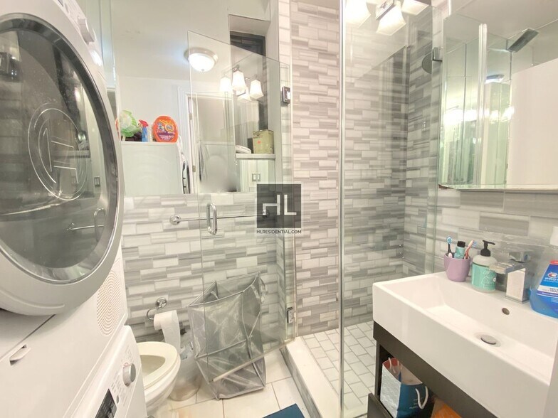 Building Photo - Mott Street