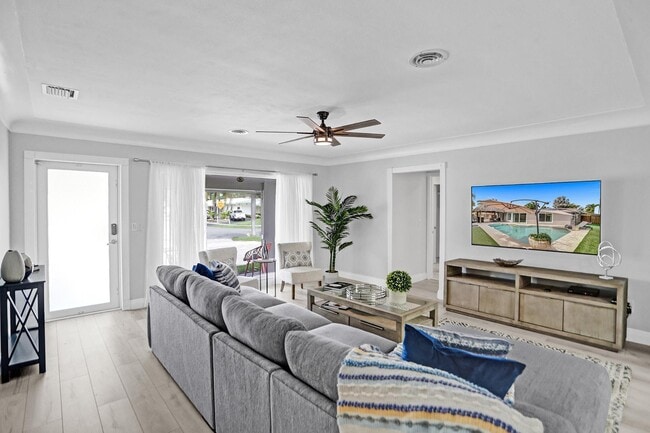 Building Photo - 470 SE 4th Ct