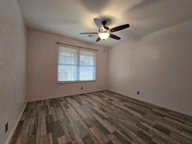 Building Photo - 4 bedroom 2 bath home in Seminole!
