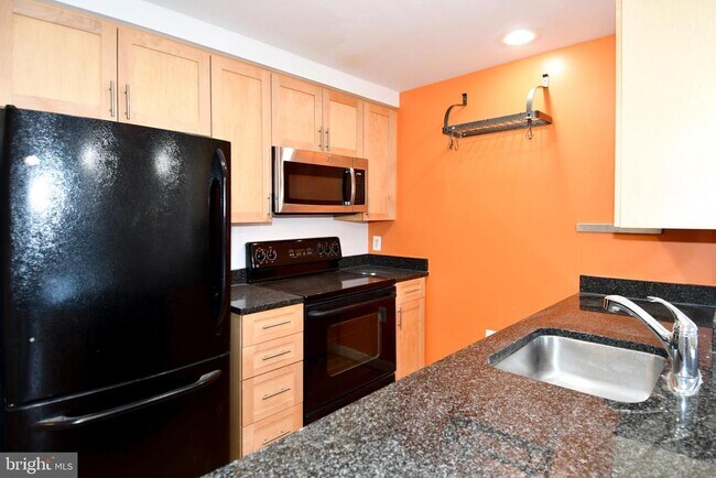 Building Photo - 2001 15th St N