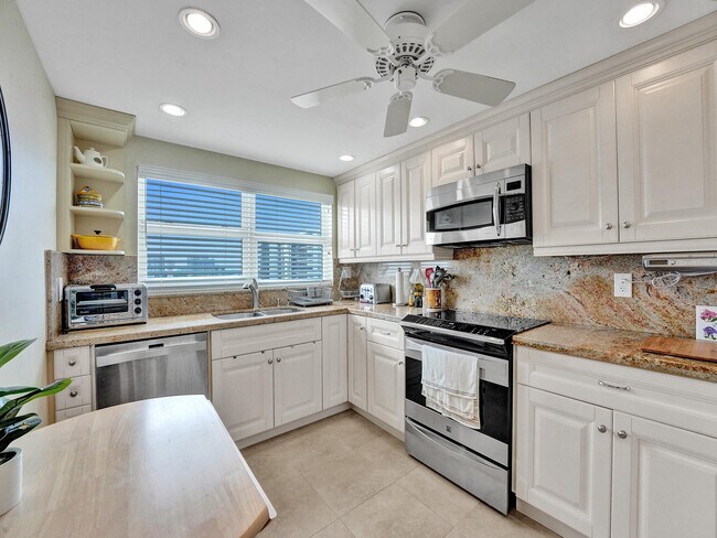 Building Photo - 3300 S Ocean Blvd