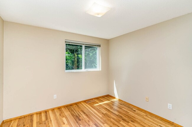 Building Photo - 3bd/2.5ba Bellevue House