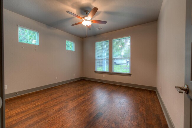 Building Photo - 3110 Grandview St