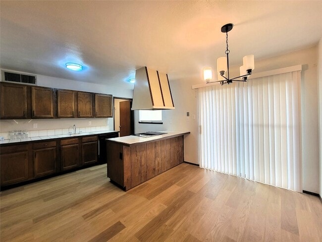 Building Photo - 7724 Val Verde Dr