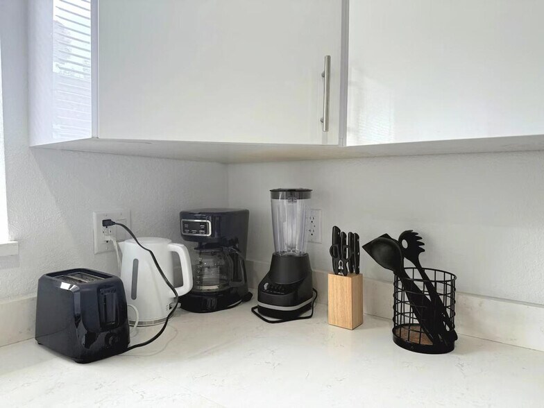 Building Photo - 261 NW 34th St