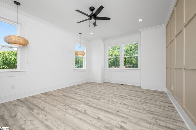 Building Photo - 305 Valley St