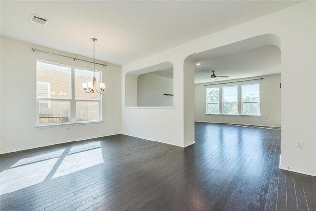 Building Photo - 815 Sandhill Branch Dr