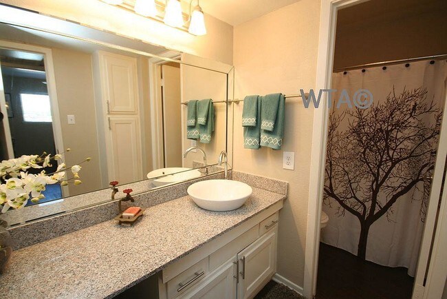 Building Photo - 2 bedroom in Austin TX 78741