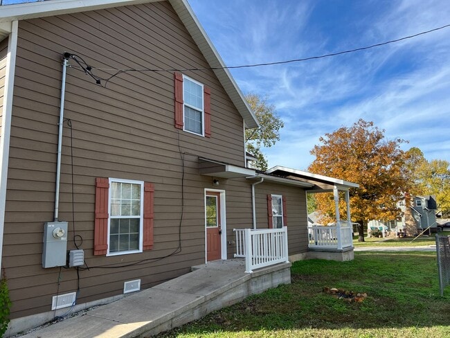 Building Photo - 1138 N Sherman Ave