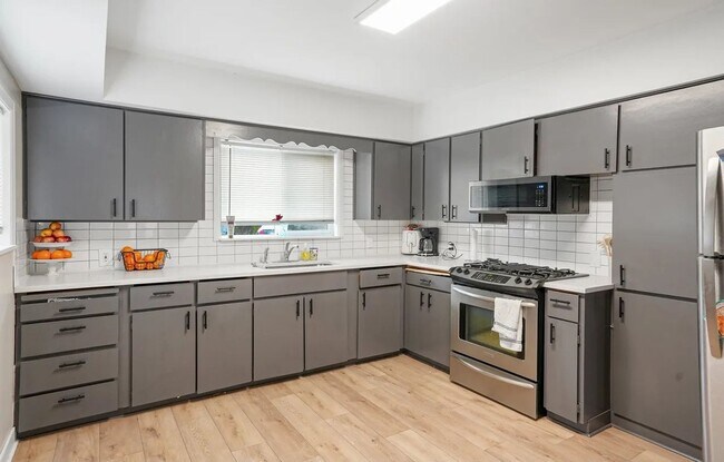 Building Photo - 836 Eldin Ave SE