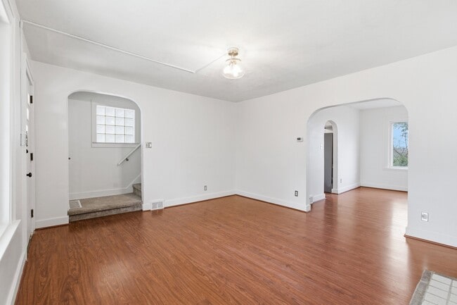 Building Photo - 240 Ridgewood Ave