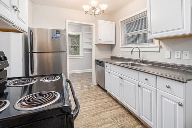 Building Photo - 2BR/1BA Gem in the heart of KC!