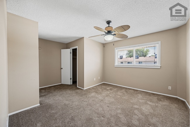 Building Photo - 2Bed/1.5Bath Townhome at 15th Ave/Camelback! Ready for Immediate Move-In!