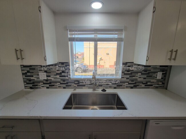 Building Photo - 1817 Cartmell St