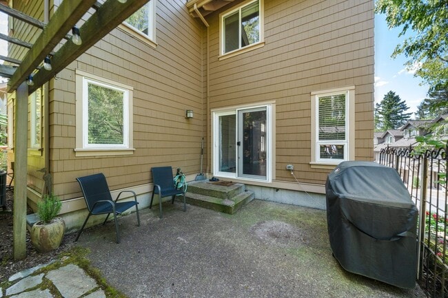 Building Photo - 10251 NW Village Heights Dr