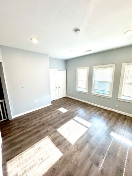 Building Photo - 721 S 56th St